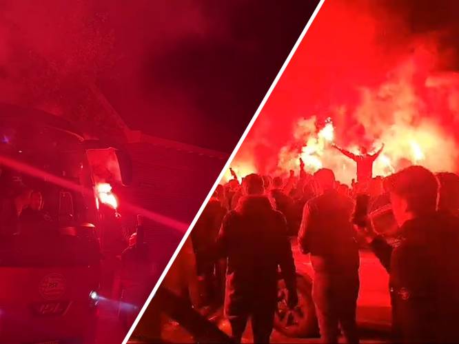 Uitzinnige PSV-fans onthalen spelers met rode fakkels en vuurwerk na historische voetbalavond