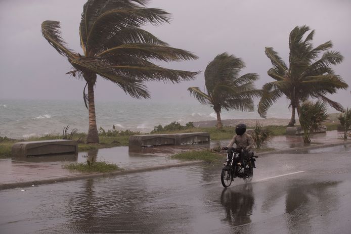 Elsa maakte in totaal al drie slachtoffers. Op Saint Lucia, in het Caraïbische gebied, overleed één persoon. In de Dominicaanse Republiek vielen nog twee slachtoffers.