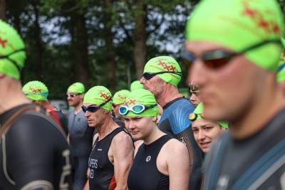 Fit Forward Triatlon goede race om in te stappen: ‘Maar ik hoop wel dat mijn man veilig aan wal komt