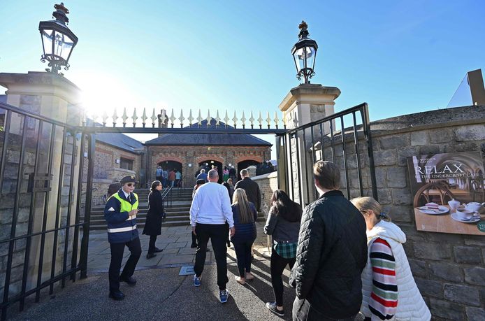 Britten in de rij om graf van Elizabeth II te zien.