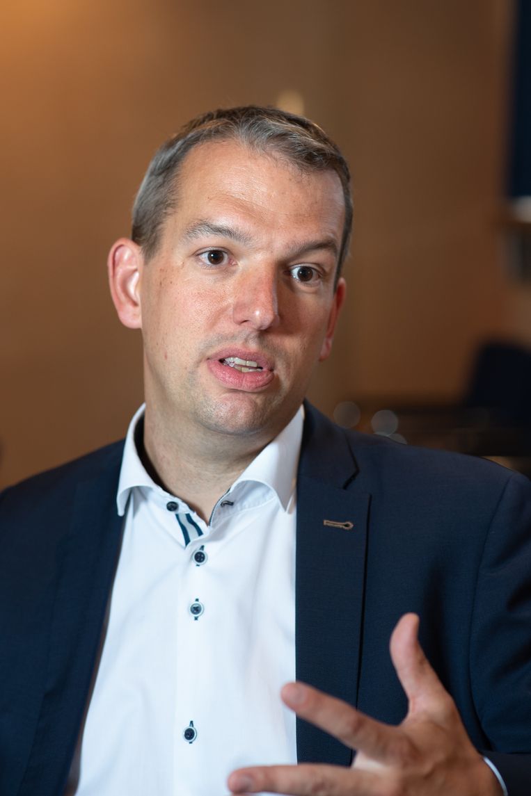 Koen Straetmans: 'Dit initiatief is inderdaad bedoeld om mensen van pillen af te helpen. Maar we moeten patiënten ook sensibiliseren en er in de eerste plaats voor zorgen dat ze er niet afhankelijk van worden.' Beeld RV
