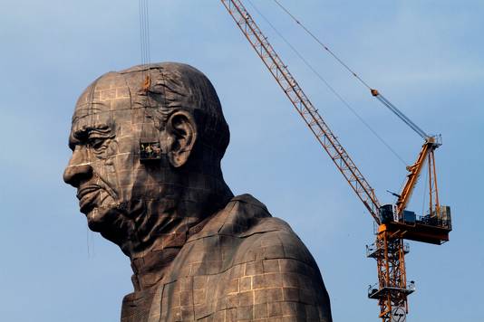 Bijna 4000 arbeiders werden ingezet voor de constructie van het standbeeld.