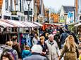 Ondanks de stevig waaiende wind was de Voorjaarsmarkt in Strijen in trek bij het publiek