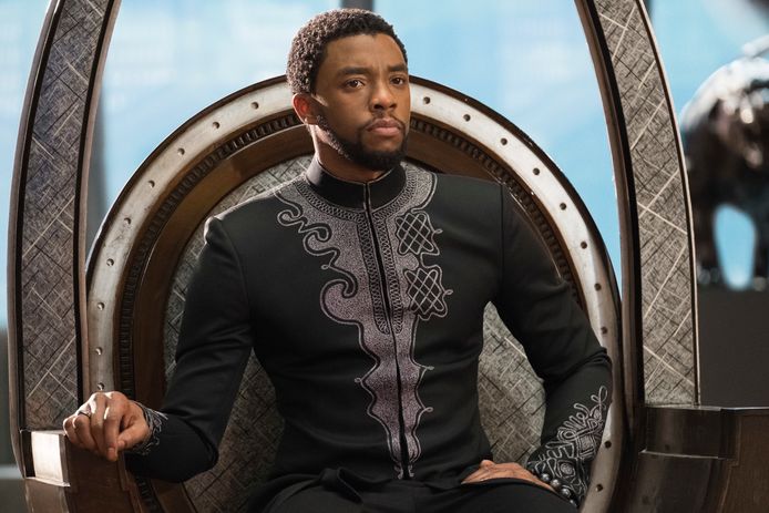 Chadwick Boseman als T’Challa in de film Black Panther.
