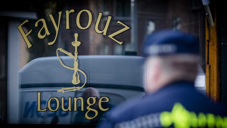 De Fayrouz Lounge wordt dichtgetimmerd. Een voorbijganger vond in de ochtend een hoofd voor het waterpijpcaf¿ aan de Amstelveenseweg. De shisha lounge was in het verleden vaker het decor van criminele activiteiten. Beeld anp
