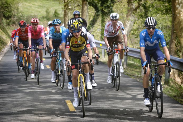 Antwan Tolhoek (midden), hier de Ronde van Baskenland, was donderdag héél dicht bij een overwinning in de Ruta del Sol.