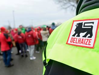 Blokkade distributiecentrum Delhaize opgeheven: vrachtwagens rijden weer uit en personeel weer aan de slag
