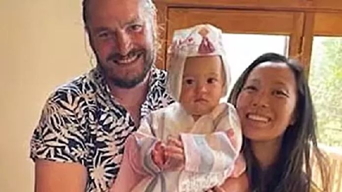 Jonathan Gerrish, 45 ans, Ellen Chung, 31 ans et leur fille d’un an, Aurelia “Miju” Chung-Gerrish.