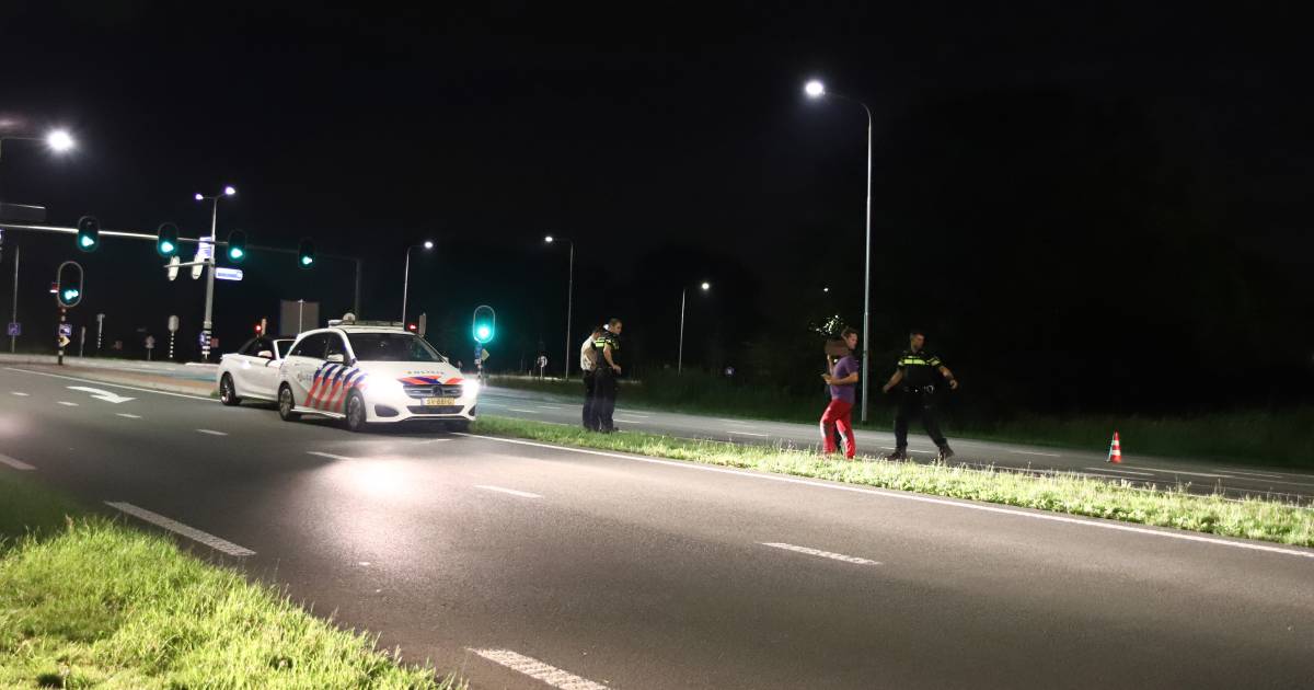 Voetganger zwaargewond na aanrijding met auto in Culemborg.