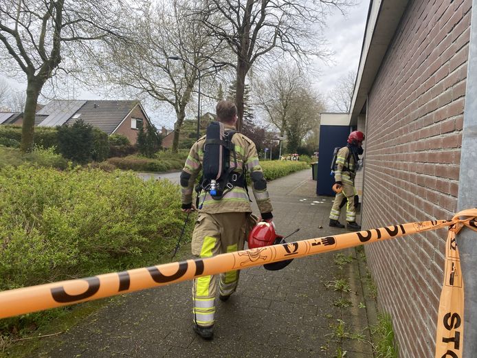 De brandweer doet onderzoek in Lelystad