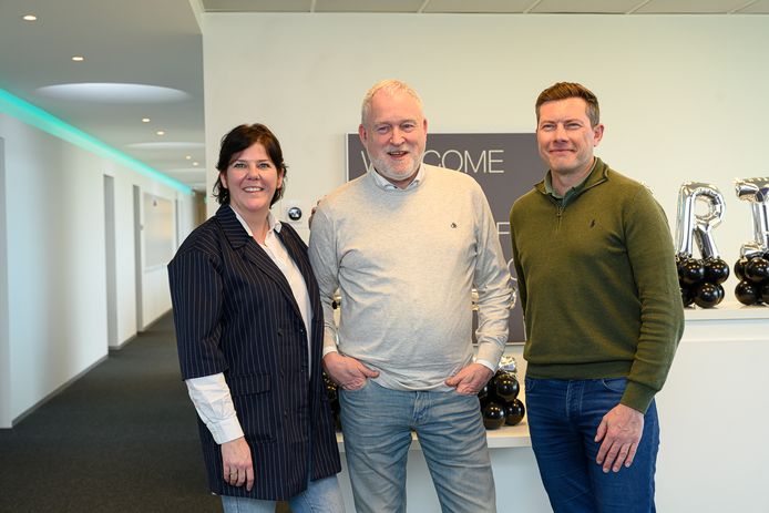Centraal oprichter en algemeen directeur van Brainbridge Peter Wens, geflankeerd door twee managing partners Ellen Lucas en Martijn van Dooren.