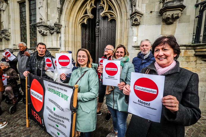 protest tegen circulatieplan Vijversdreefwijk Brugge