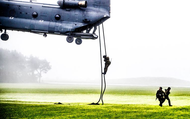 Een oefening van het Defensie Helikopter Commando van de Koninklijke Luchtmacht. Beeld Hollandse Hoogte / Rob Voss