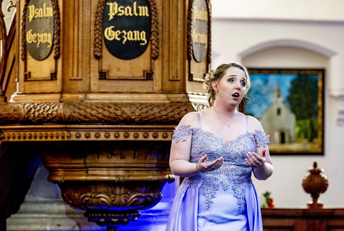 Er was ook ruimte voor muziek. Sopraan Dana Koppes mocht optreden bij de officiële opening van het herdenkingsjaar.