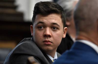 Vrijgesproken Amerikaanse schutter Kyle Rittenhouse (19) aangeklaagd door vader slachtoffer