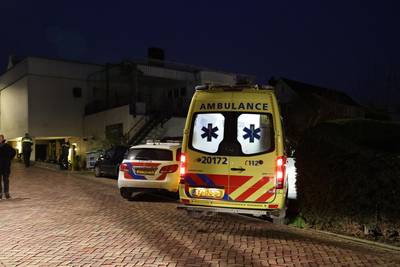 Man mogelijk gestoken bij vechtpartij in Wijk en Aalburg, andere man aangehouden