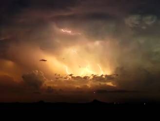 Donder en bliksem! Indrukwekkende timelapse van supercel die vier tornado’s veroorzaakte