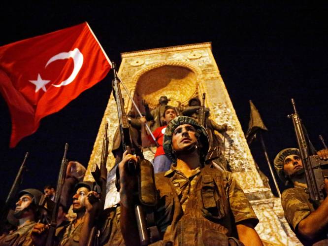 Tientallen arrestaties in Turkije bij razzia op verdachten 4 jaar na staatsgreep