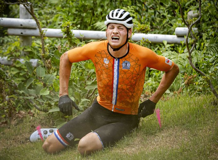 Mathieu van der Poel na zijn val op de Olympische Spelen.