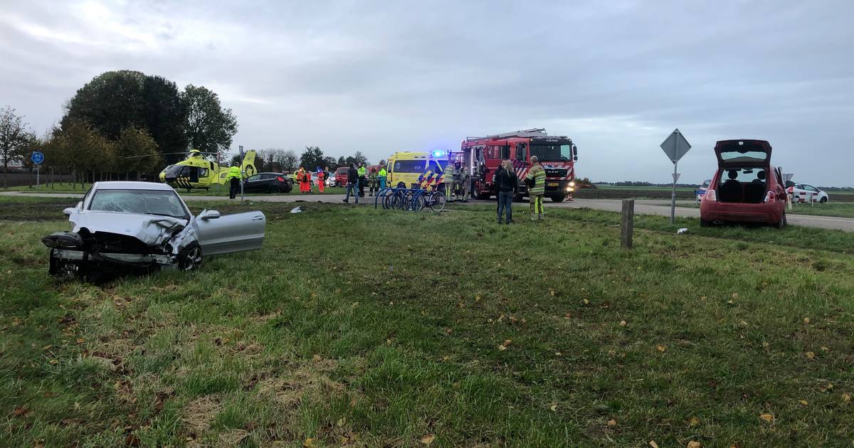 Zwaargewonde bij ernstig ongeluk op N708 in Biddinghuizen: traumahelikopter geland.