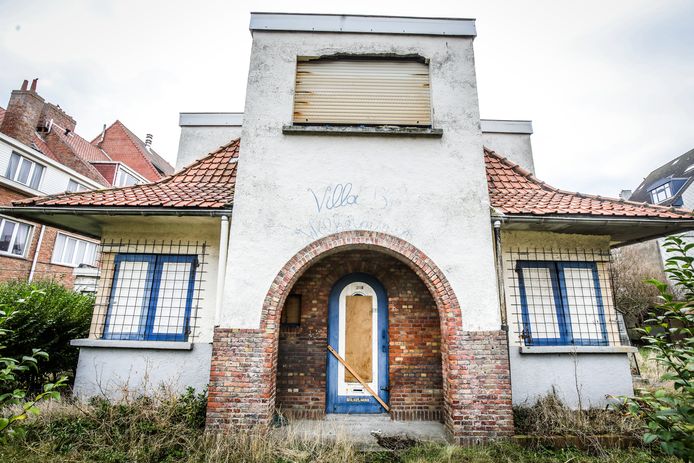 Dit villaatje is na jaren leegstand verkocht. Binnenkort start het openbaar onderzoek