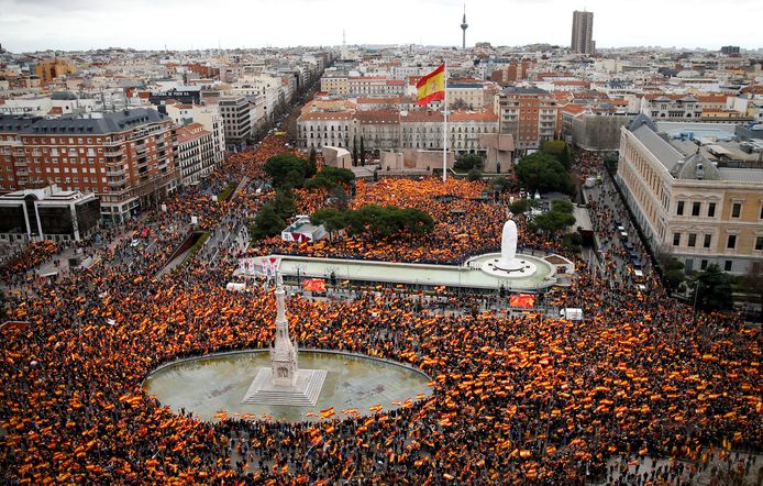 Gisteren kwamen tienduizenden Spanjaarden in Madrid op straat om vervroegde verkiezingen te eisen.