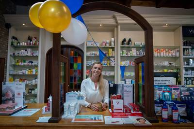 Apotheek Batouwe in Elst bezorgt in coronatijd bijna alles thuis: ‘Wij willen graag doorgaan met dez