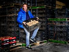 John (53) verkoopt wekelijks duizenden kilo's aardappels: ‘Echt niet iets van vroeger’