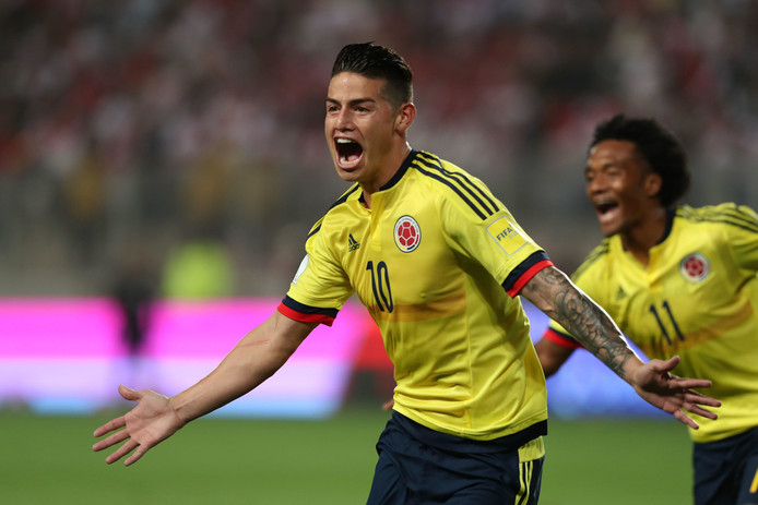 James Rodriguez viert zijn goal tegen Peru.