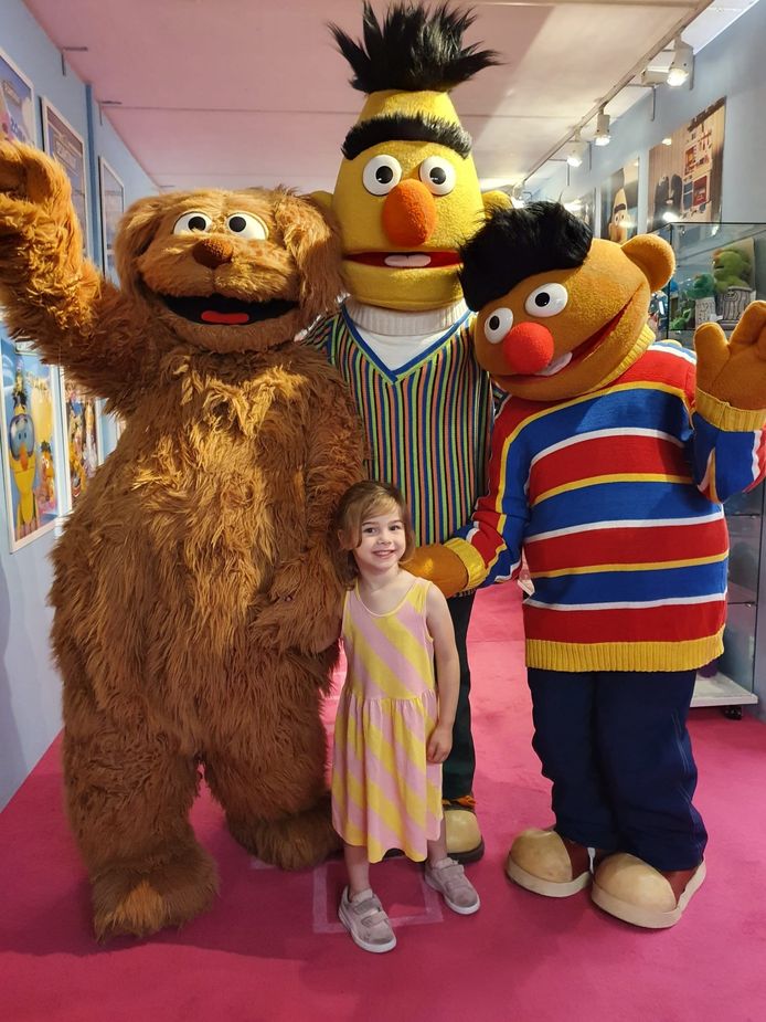 Nostalgie bij nieuwe Sesamstraatexpositie 'Ik mis mijn vriend Aart’ Gezin