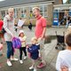 De schoolpleinmoeders zijn allemaal moe