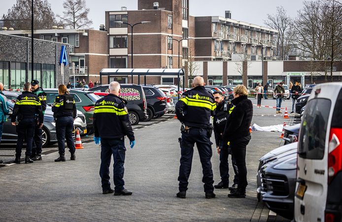De Nederlandse politie op de plaats delict.