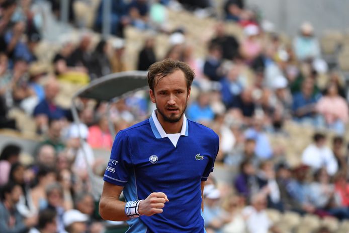 Daniil Medvedev gaat naar de tweede ronde van Roland Garros