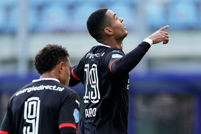 Cody Gakpo in het duel met PEC Zwolle.