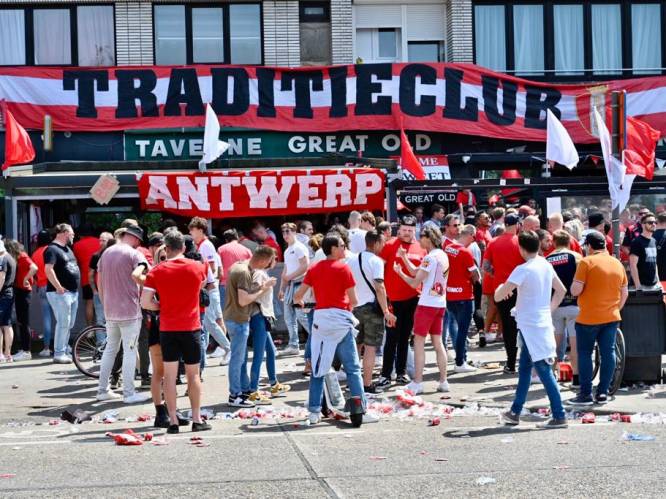 TITELKOORTS. 1-0 bij start van tweede helft, Antwerpfans zien titel dichterbij komen: volg alle supportersgekte in deze blog