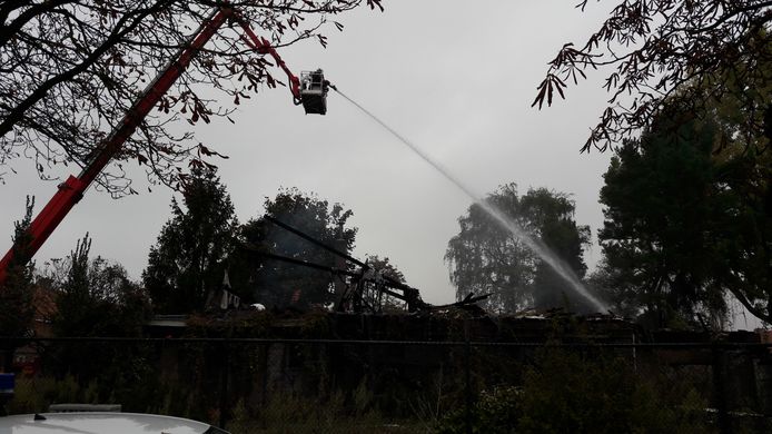 Nablussen na brand kerkje van 'Prijt' aan de Iepenlaan Eindhoven.