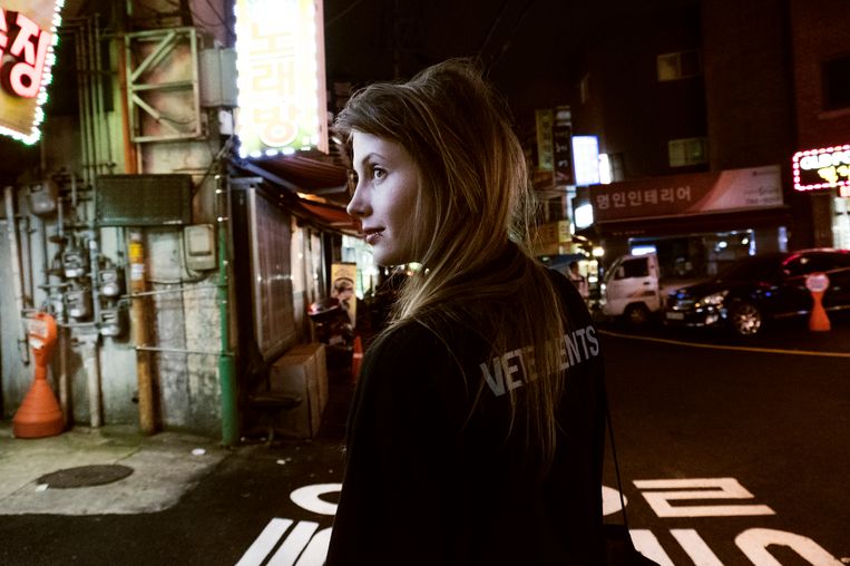 Charlotte de Witte in Japan. “De truc is om nu geen diva worden. Anders zou ik mezelf gaan haten.”

 Beeld Marie Wynants