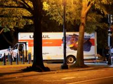 Man rijdt met vrachtwagen in op barrières bij het Witte Huis