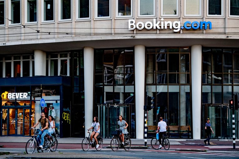 Het kantoor van Booking.com in Amsterdam – niet het nieuwe, dat is nog in aanbouw.  Beeld Getty