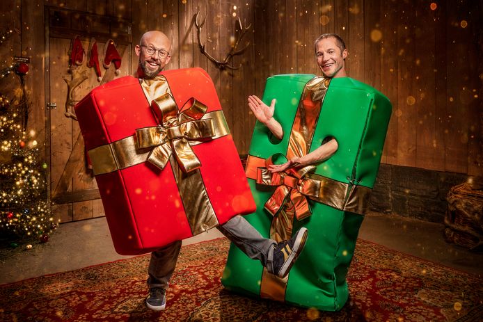 Staf en Mathias Coppens presenteren een kerstspecial van 'De Code van Coppens'.