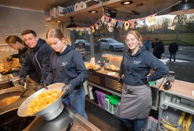 ’t Houts Frituurtje Brabants beste: ‘We geven frietje eten een extra beleving’