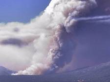 Les images saisissantes d’un tourbillon de fumée causé par le feu de forêt “Oak Fire” en Californie