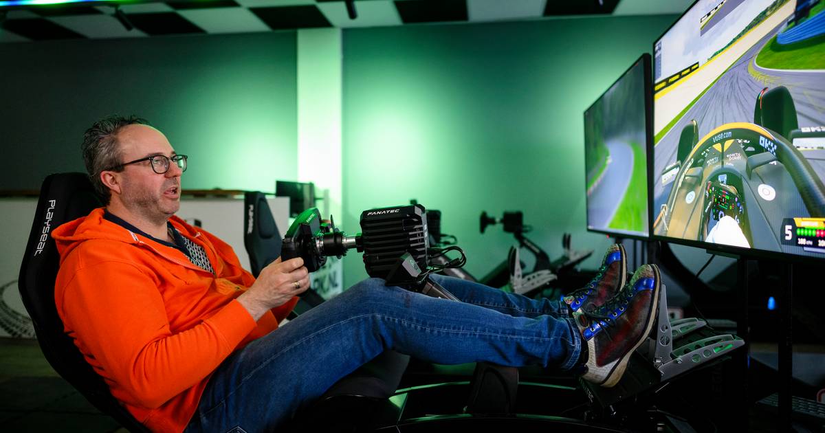 Weerseloër Rob Vreeswijk verandert donkere kelder in Formule 1 racemekka: 'Net echt’