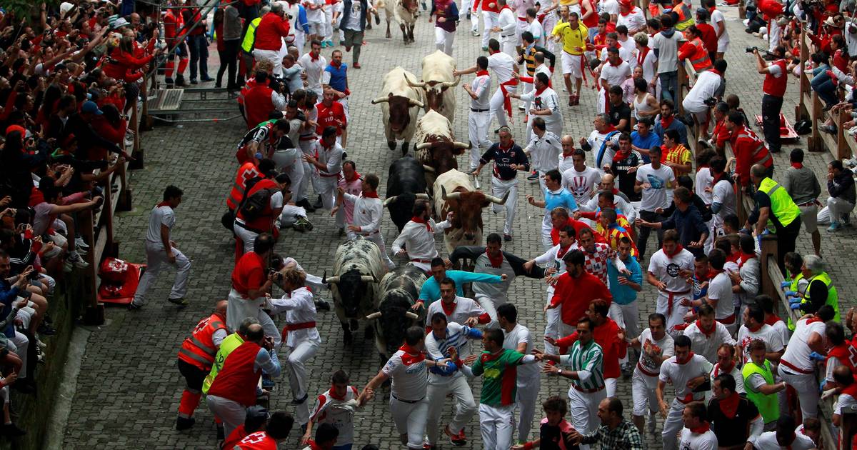 Un toro uccide un uomo sulla cinquantina durante una corsa di tori a un festival spagnolo |  All’estero