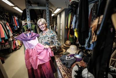 Yvonne verkoopt na ruim 25 jaar al haar zelfgemaakte toneelkostuums
