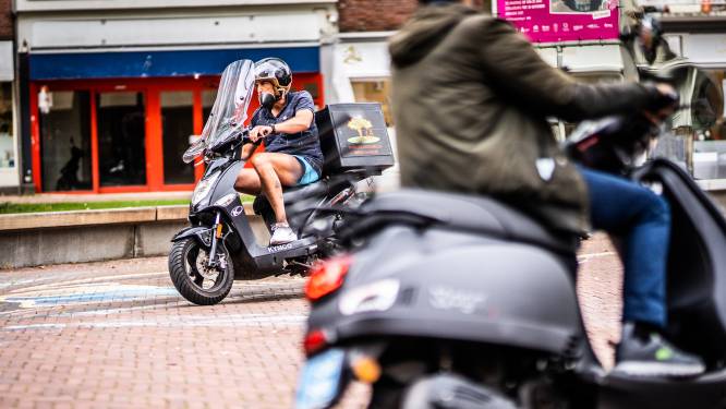 Arnhem wil af van stinkende brommertjes en komt met subsidie voor elektrische tweewielers