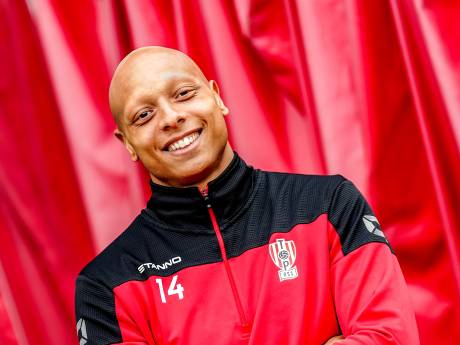Hoe Kay Tejan de harde wetten van voetballen in het Oostblok leerde kennen: ‘Ze luisteren niet eens naar je’
