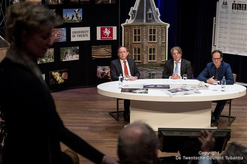 Wat doet Kees van der Staaij (SGP) als zijn zoon zoent met een jongen? Foto AD.nl