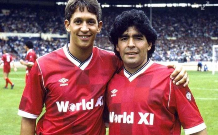 Lineker met Maradona op Wembley tijdens de bewuste match voor het goede doel in 1987.