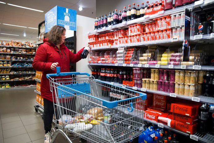 Dezelfde boodschappen bij drie supermarkten: hoe is het prijsverschil ...